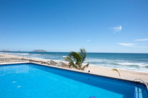 Spacious Apartment with Private Balcony & Ocean View - Brujas